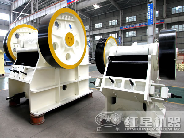 不同型號(hào)的石頭碎石機(jī) 不同型號(hào)的石頭碎石機(jī)