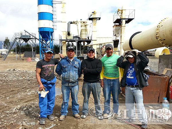 球磨機(jī)生產(chǎn)現(xiàn)場(chǎng)