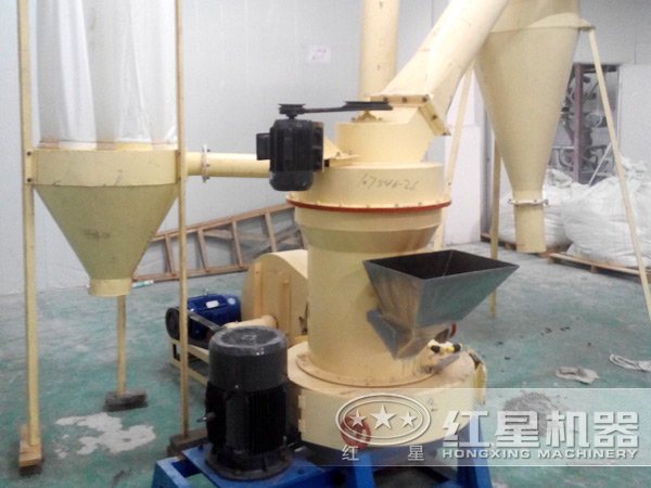 小型滑石雷蒙磨粉機設備現(xiàn)場實拍